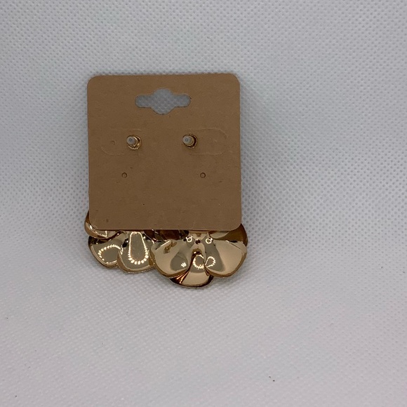 NEW- Gold Flower Earrings - Picture 3 of 3